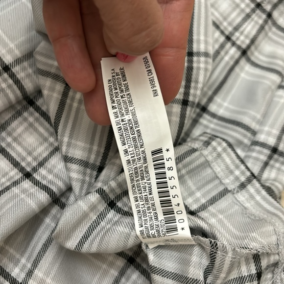 NWT 🔥Woman’s 💋Plaid skirt Sz: M with side zipper and button. - Picture 5 of 7